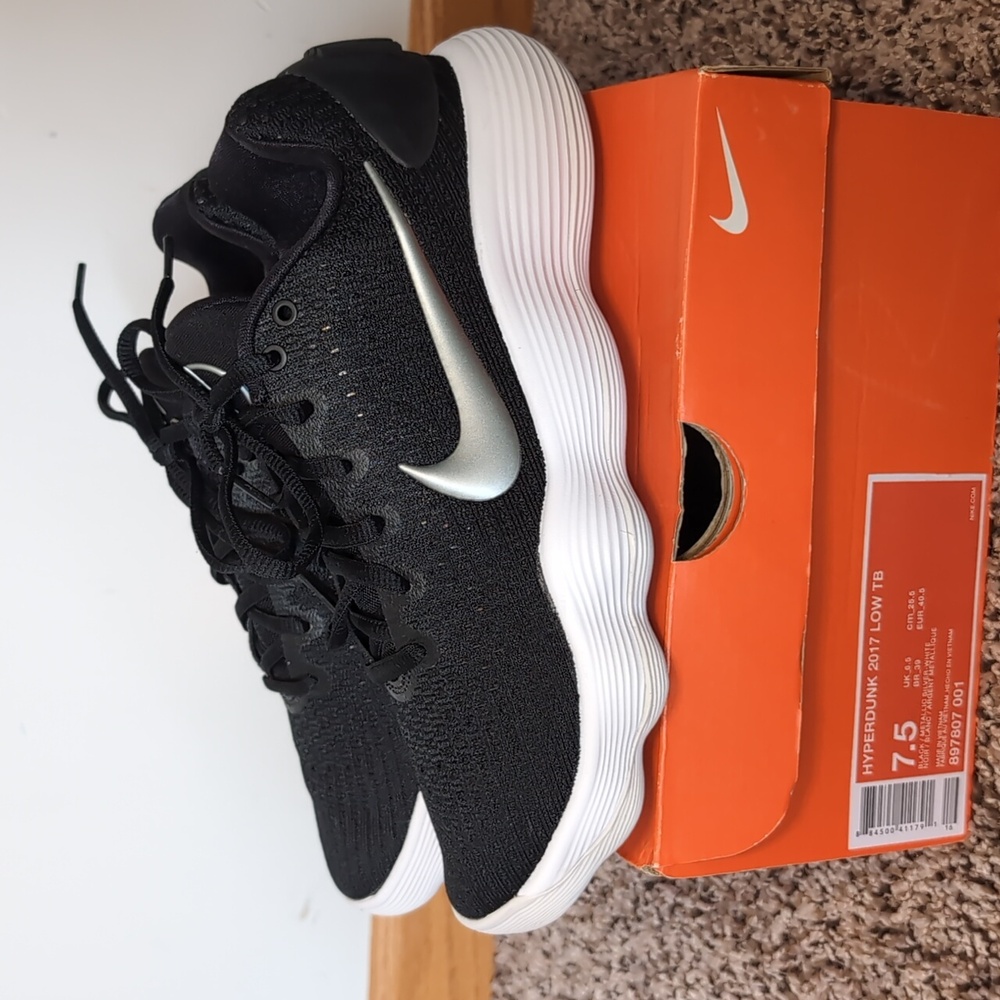 2017 Hyperdunks - Picture 2 of 5